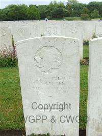 Etaples Military Cemetery - Legg, J